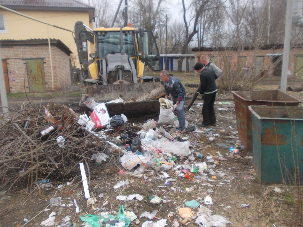 Навалы отходов. Свалка в Железнодорожном.