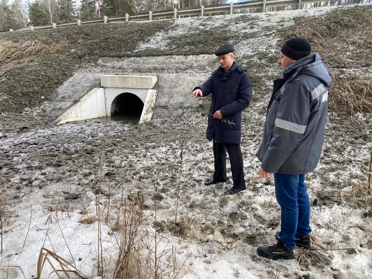 подготовка к паводковому периоду. подготовка к пропуску весенних вод. подготовка к пропуску весенних вод. защита опор моста от льда. водопропускная труба.